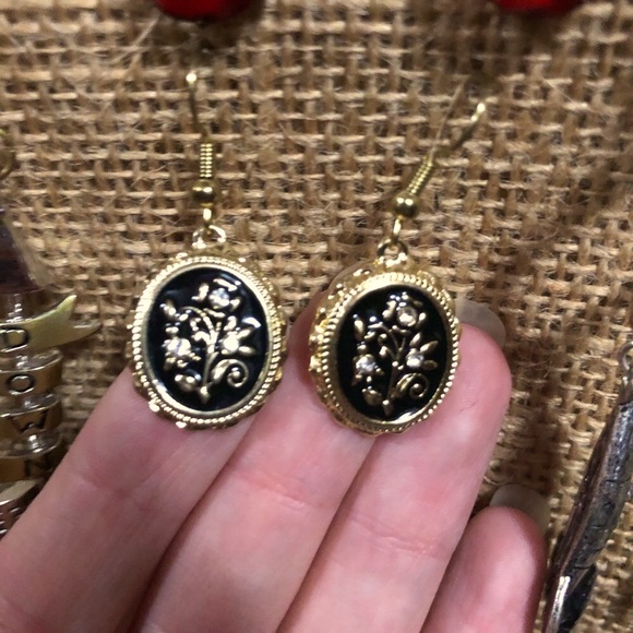 Jewelry - “Flora Negra” Earrings